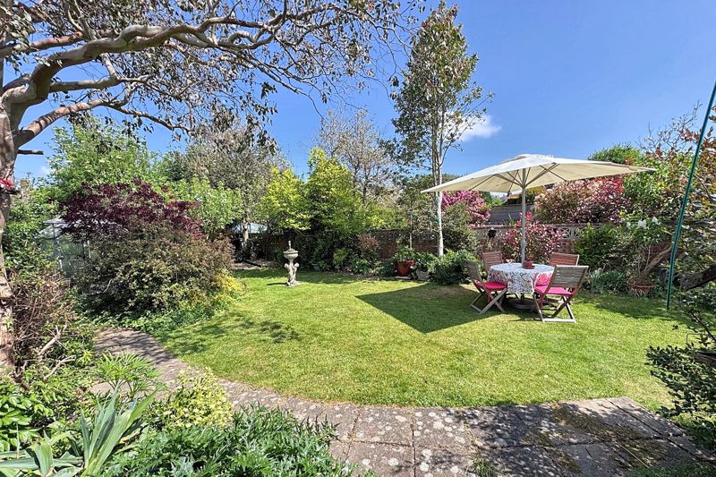 Larkfield Way